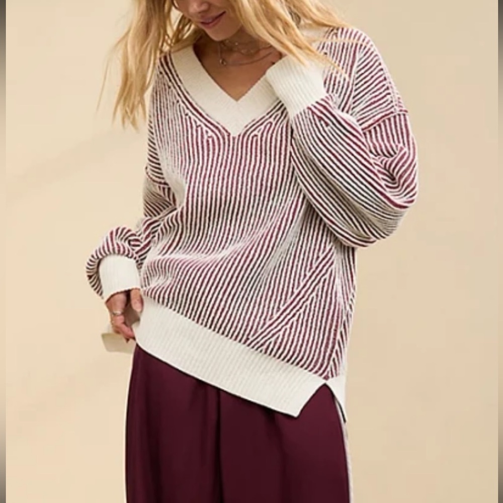 Aerie Red Beyond Chenille V-Neck sweater sz M